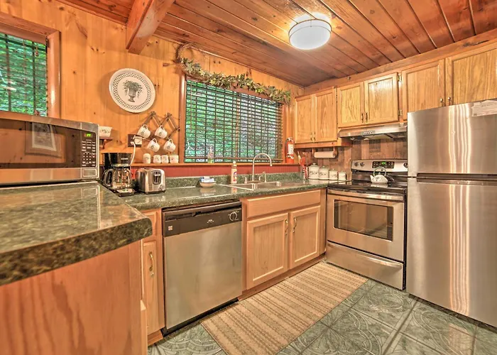 A-Frame Gatlinburg Cabin With Deck And Private Hot Tub