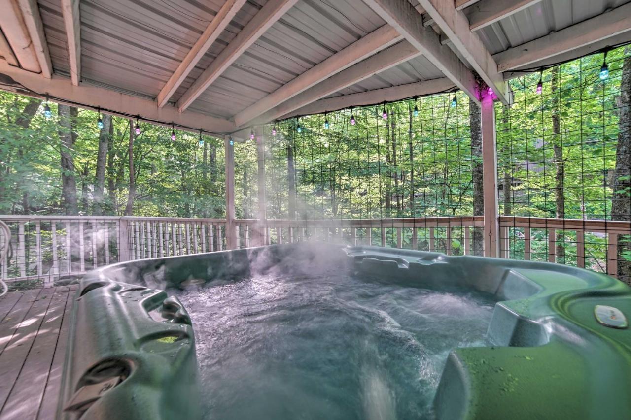 A-frame With Deck And Private Hot Tub *