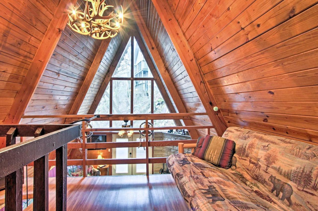 Holiday home A-frame With Deck And Private Hot Tub