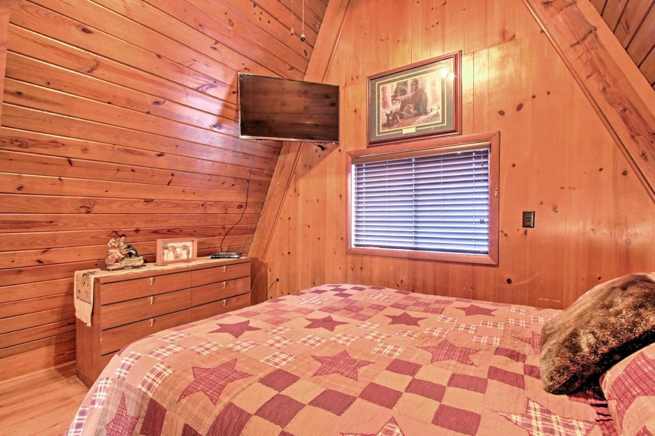 A-frame With Deck And Private Hot Tub Holiday home